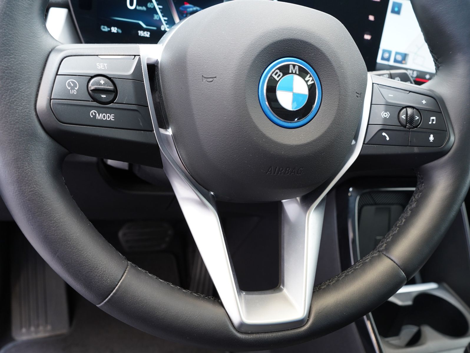 Fahrzeugabbildung BMW iX1 30 xDrive LED/ACC/HEAD-UP/KEYLESS/PANO/360°