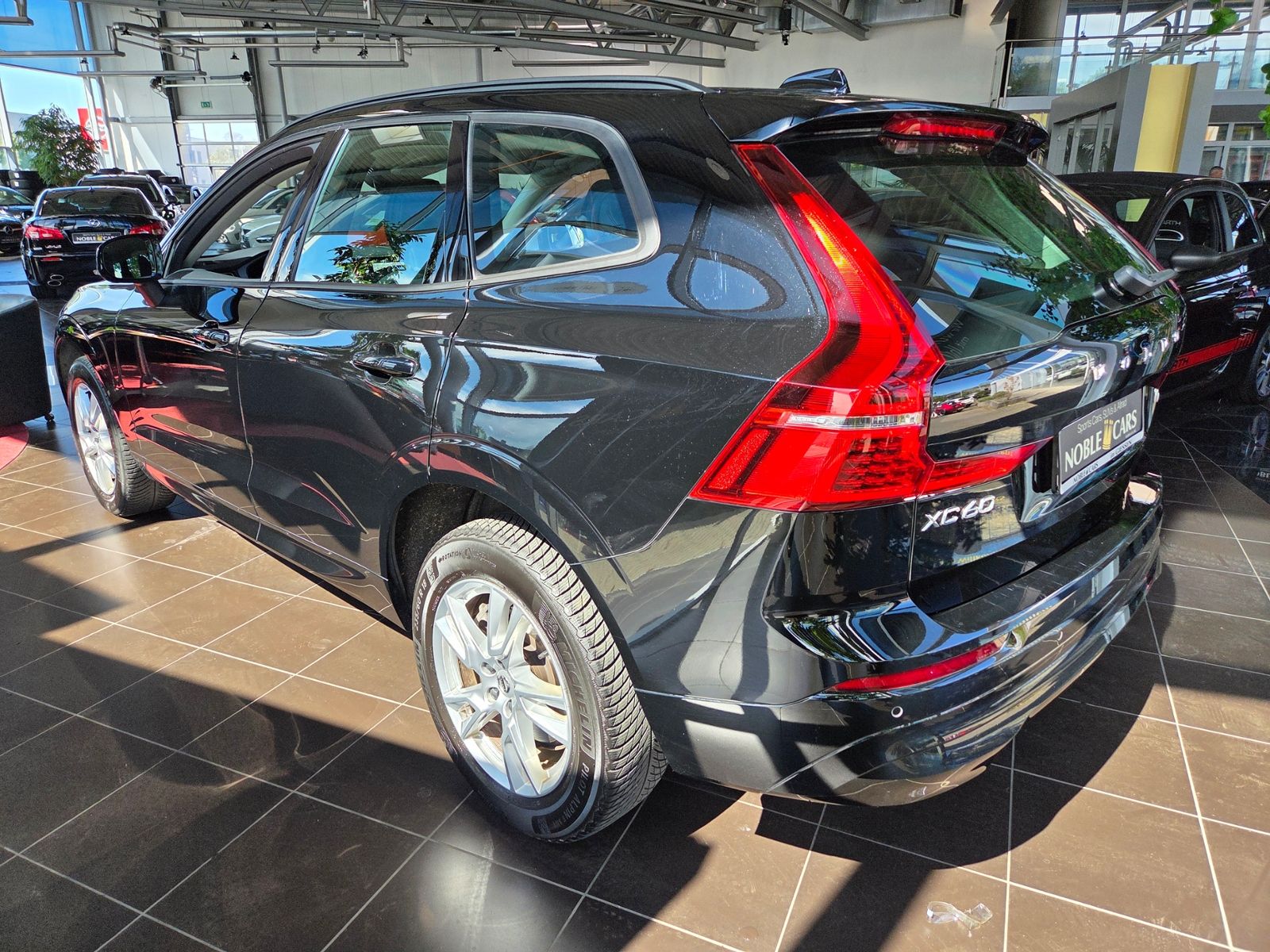 Fahrzeugabbildung Volvo XC60 Momentum 2WD RFK LED ALU