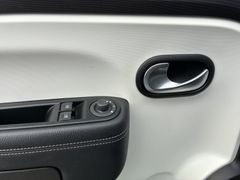 Renault Twingo Electric Intens*Szhzg.*Navi*