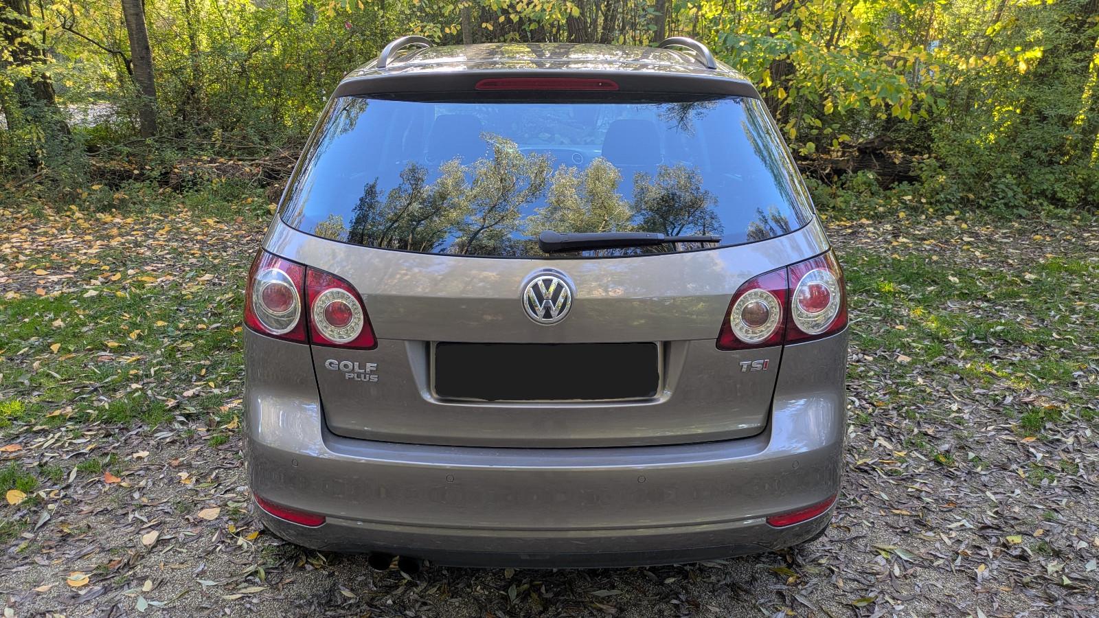 Volkswagen Golf Plus 2010 — салон