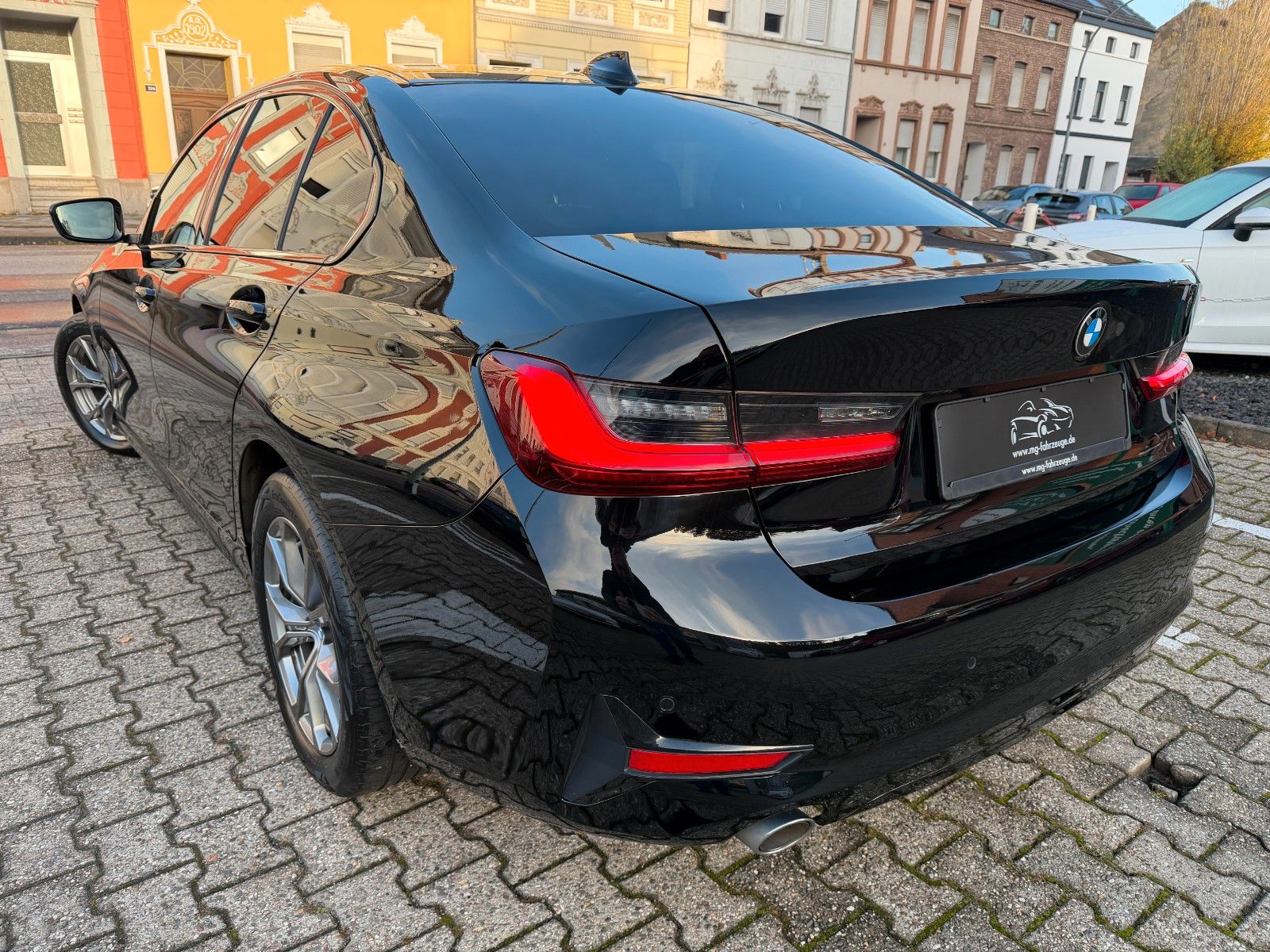 Fahrzeugabbildung BMW 318 d Sport Line NAVI STANDH LEDER LENKRADHEIZ.