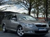 Skoda Octavia Combi Elegance 1.6 TDI*1.Hand*Xenon*AHK* - Skoda Octavia: Combi Elegance TDI