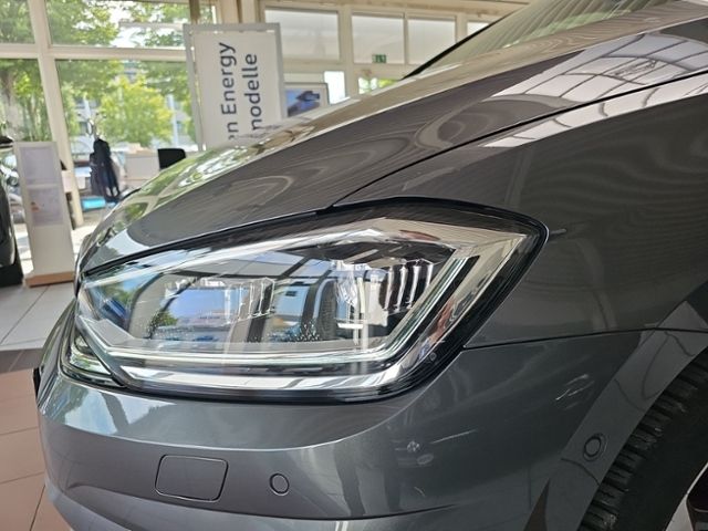 Fahrzeugabbildung Volkswagen Golf Sportsvan 1.5 TSI DSG IQ.DRIVE LED NAVI