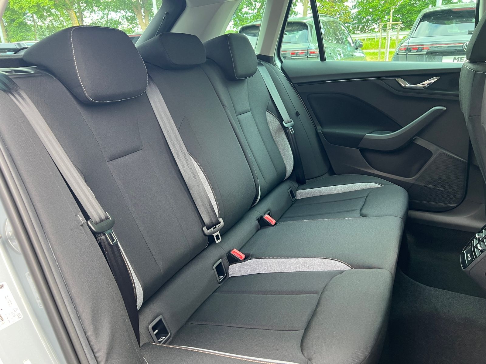 Fahrzeugabbildung SKODA Kamiq Selection 1.0 TSI DSG *ACC, LED, Kamera, S