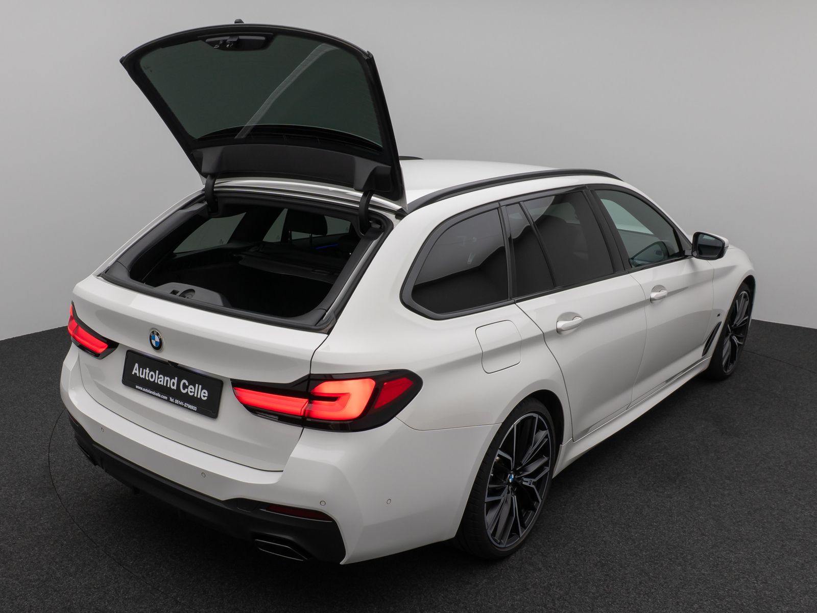 Fahrzeugabbildung BMW 540d xD M Sport Kamera DAB H/K AHK Alarm 20Zoll