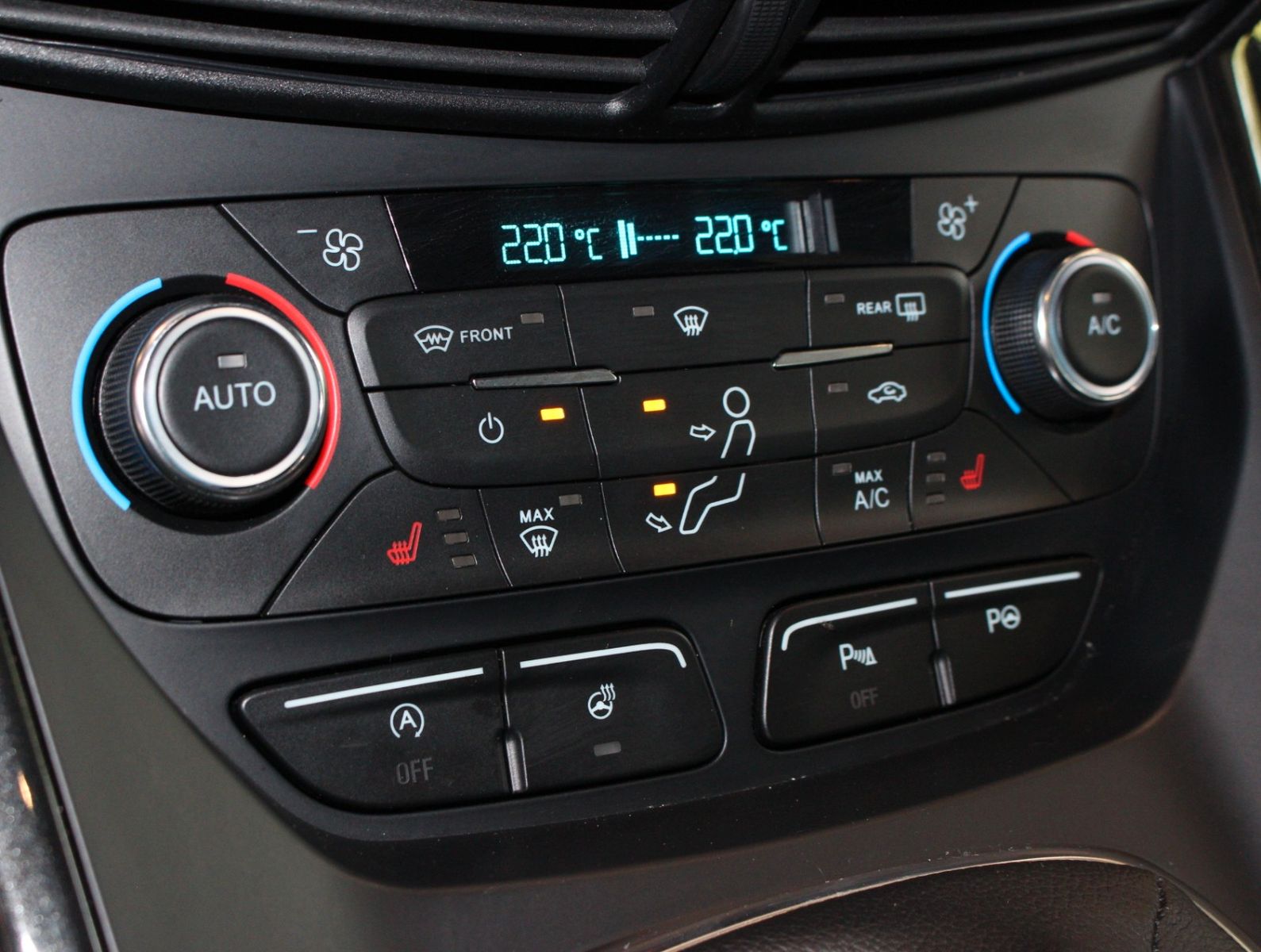 Fahrzeugabbildung Ford Kuga 1,5 EcoBoost 4x2 Titanium*Kamera*Navi