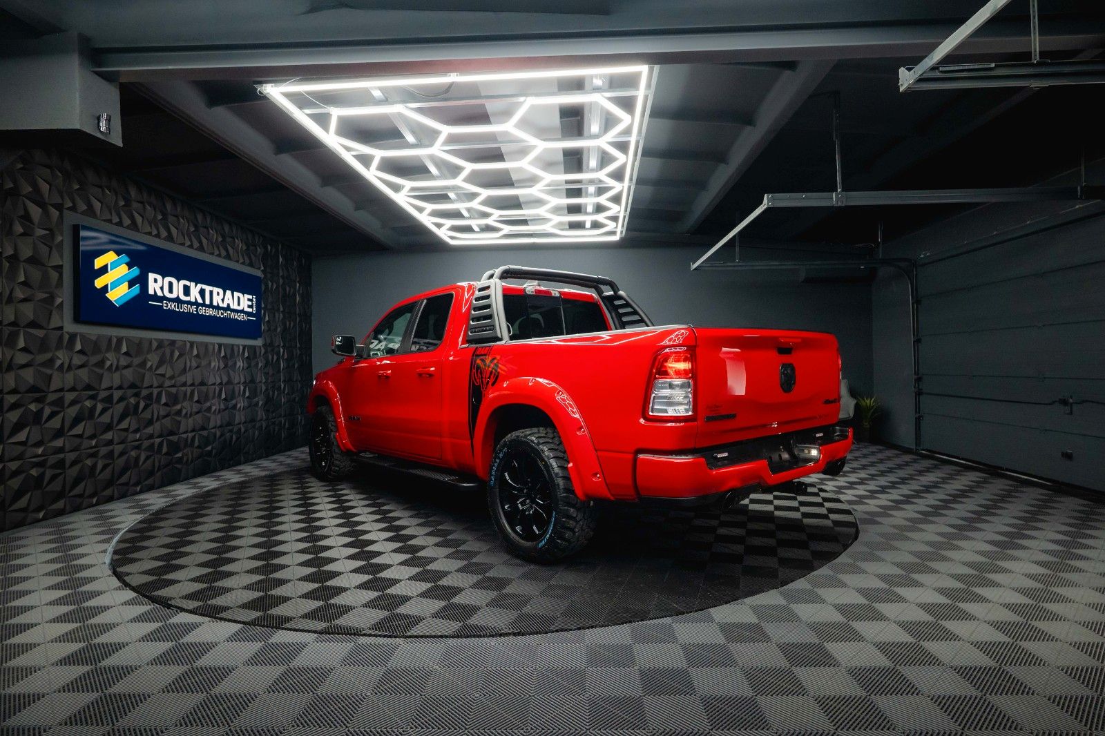 Fahrzeugabbildung Dodge RAM 5.7 V8 HEMI 4x4 OFFROAD Night-Paket *LED*19%