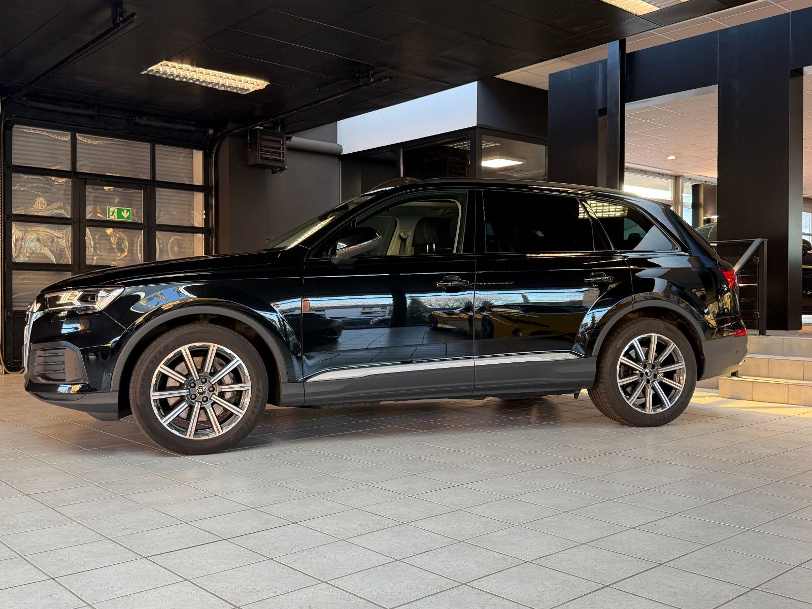 Fahrzeugabbildung Audi Q7 50 TDI Quattro/7-SITZE/PANO/HUD/AMBIENTE/KAME