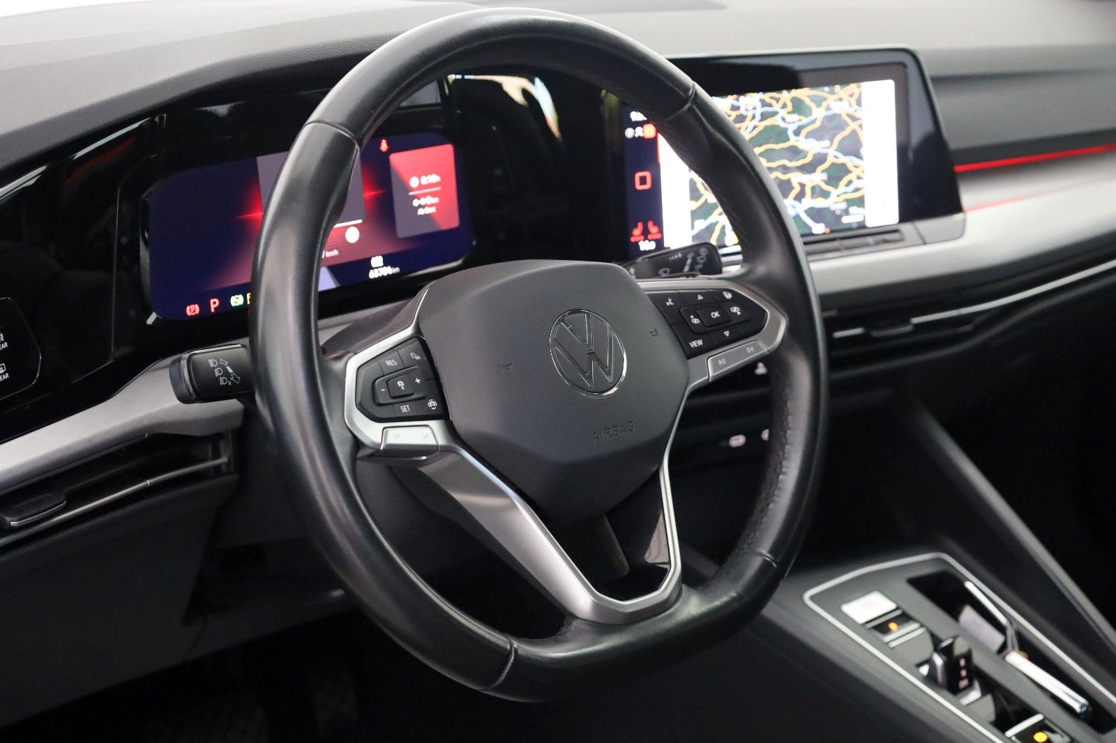 Fahrzeugabbildung Volkswagen Golf VIII Variant LIFE Navi,LED,Kamera,SH,PDC