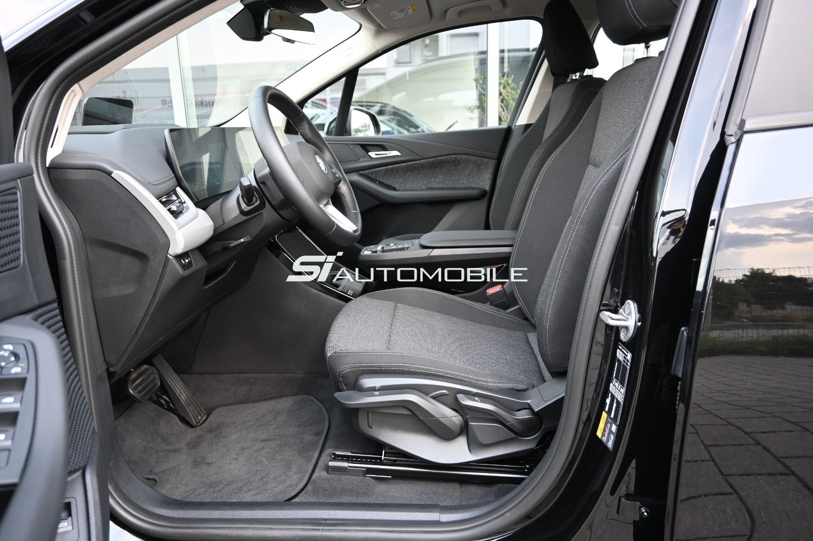 Fahrzeugabbildung BMW 230e xDr. Active Tourer °AHK°HUD°8-FACH ALU°360°