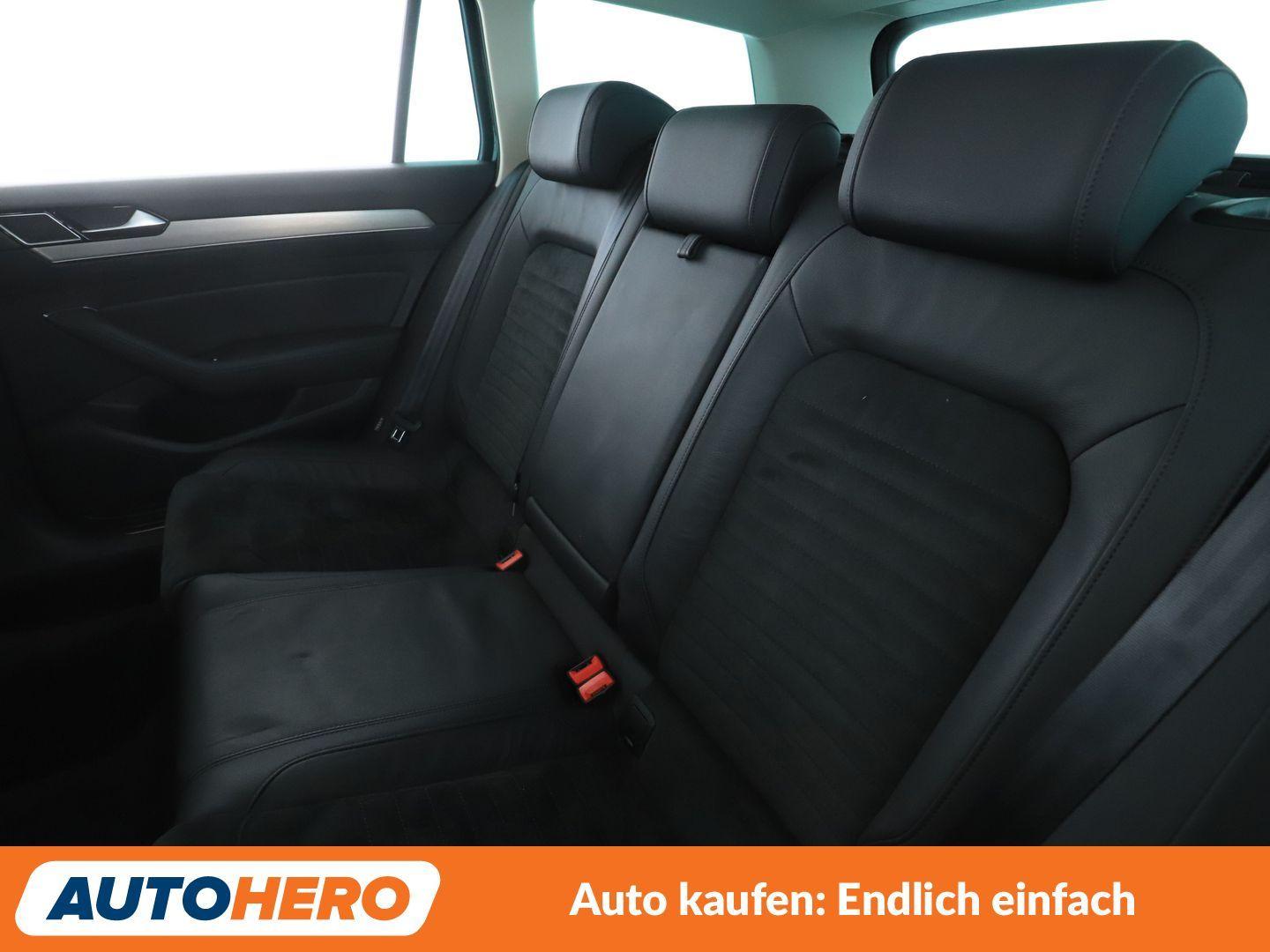 Volkswagen Passat 1.5 TSI ACT Highline Aut.*NAVI*LED*PDC*