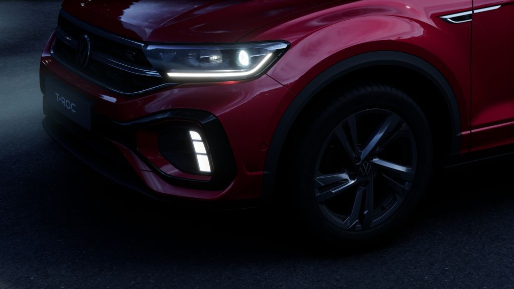Fahrzeugabbildung Volkswagen T-Roc 1.5 TSI DSG R-Line AHZV LED ACC
