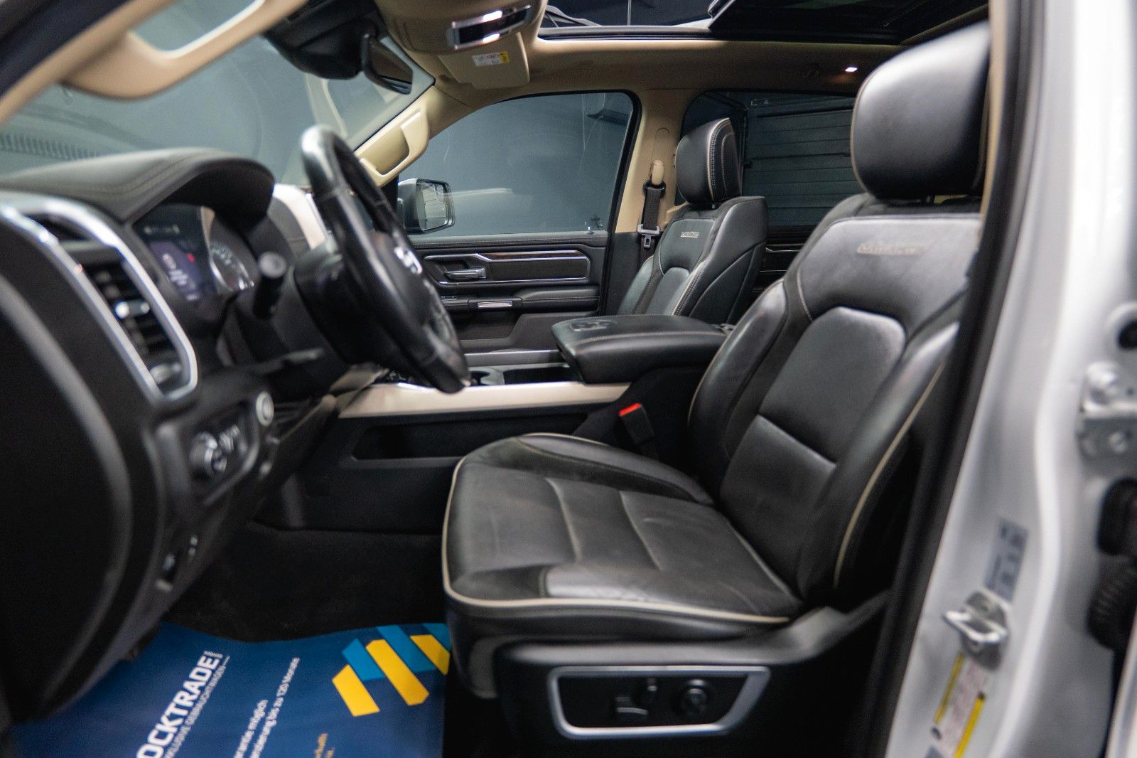 Fahrzeugabbildung Dodge RAM 5.7 V8 HEMI 4x4 LARAMIE LPG *Unfallfrei*Pano