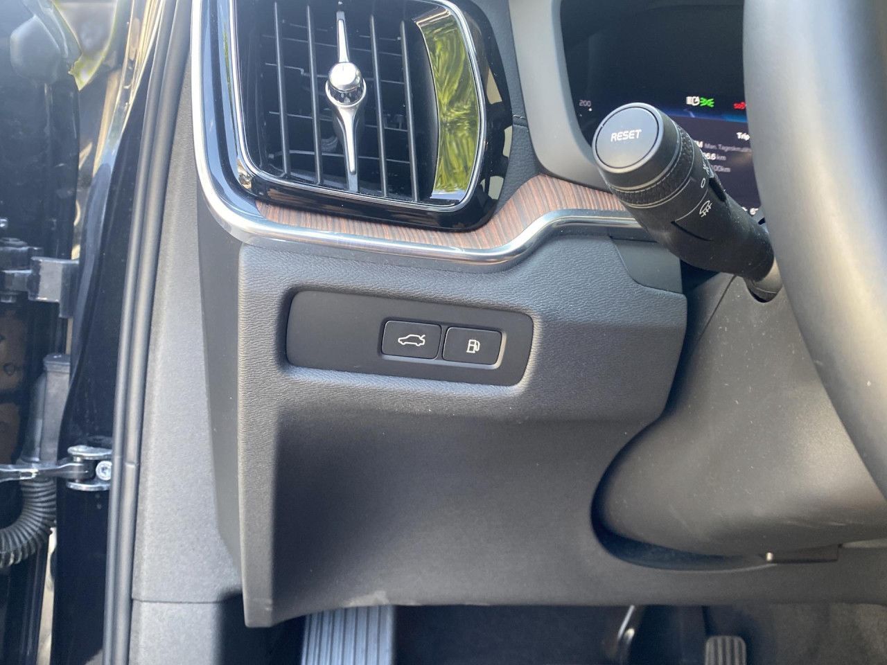Volvo V60 Ultra Dark Recharge Plug-In Hybrid AWD Navi foto 17