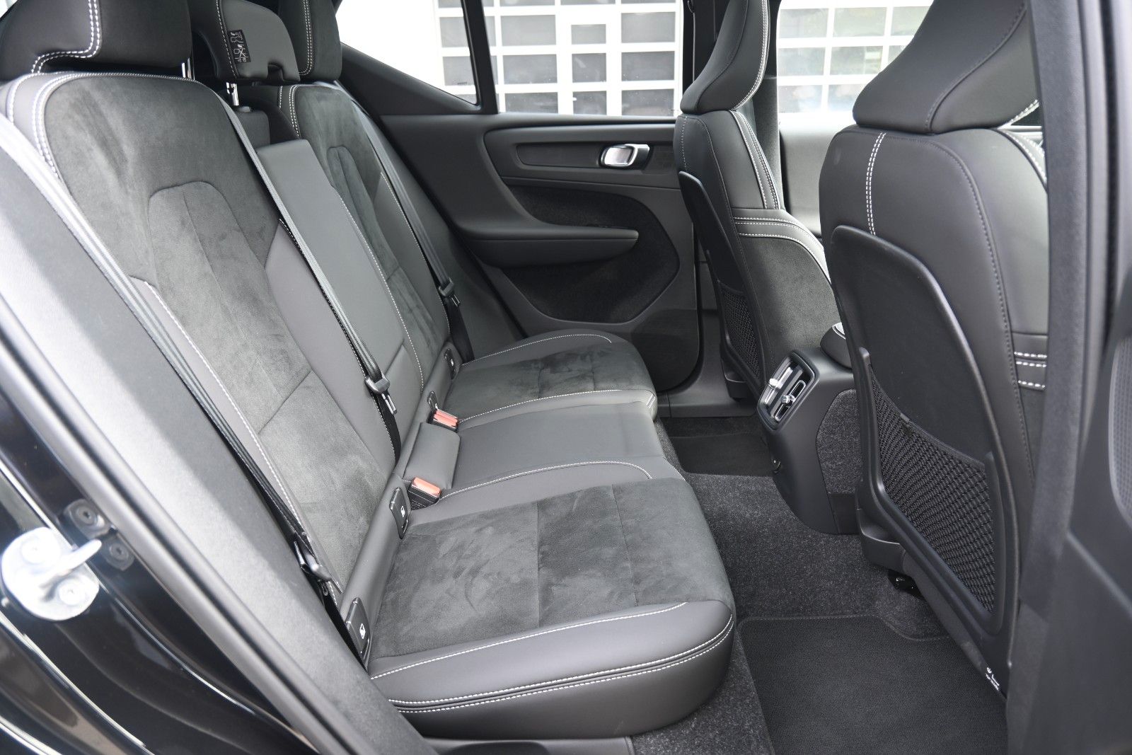 Fahrzeugabbildung Volvo EX40 Ultra Black Edt Single Motor Extended Range