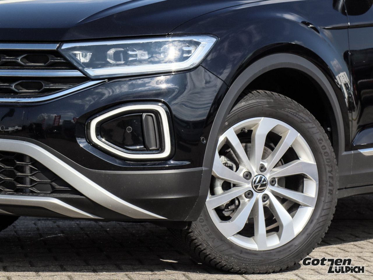 Fahrzeugabbildung Volkswagen T-Roc Style 1.5 TSI DSG Navi AHK LED PDC Klima