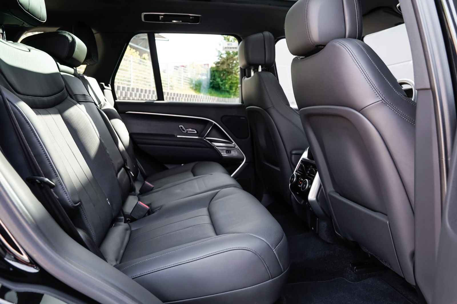Land Rover Range Rover P440e SE Hybrid Shadow-Pano-23" foto 19