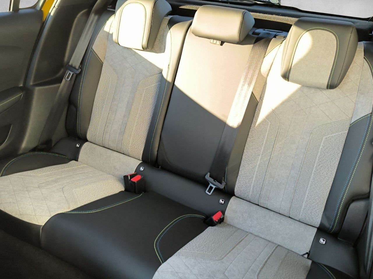 Fahrzeugabbildung Peugeot 208 e- GT