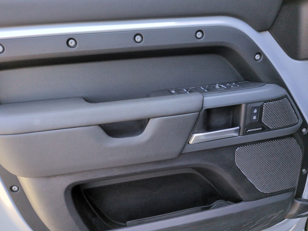 Land Rover Defender 110 D200 X-Dynamic SE AHK Winter-P. LED foto 4