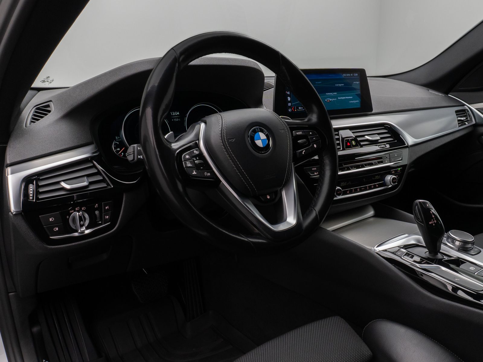 Fahrzeugabbildung BMW 520d  Sport Line HUD HiFi PDC Alarm DisplayKey