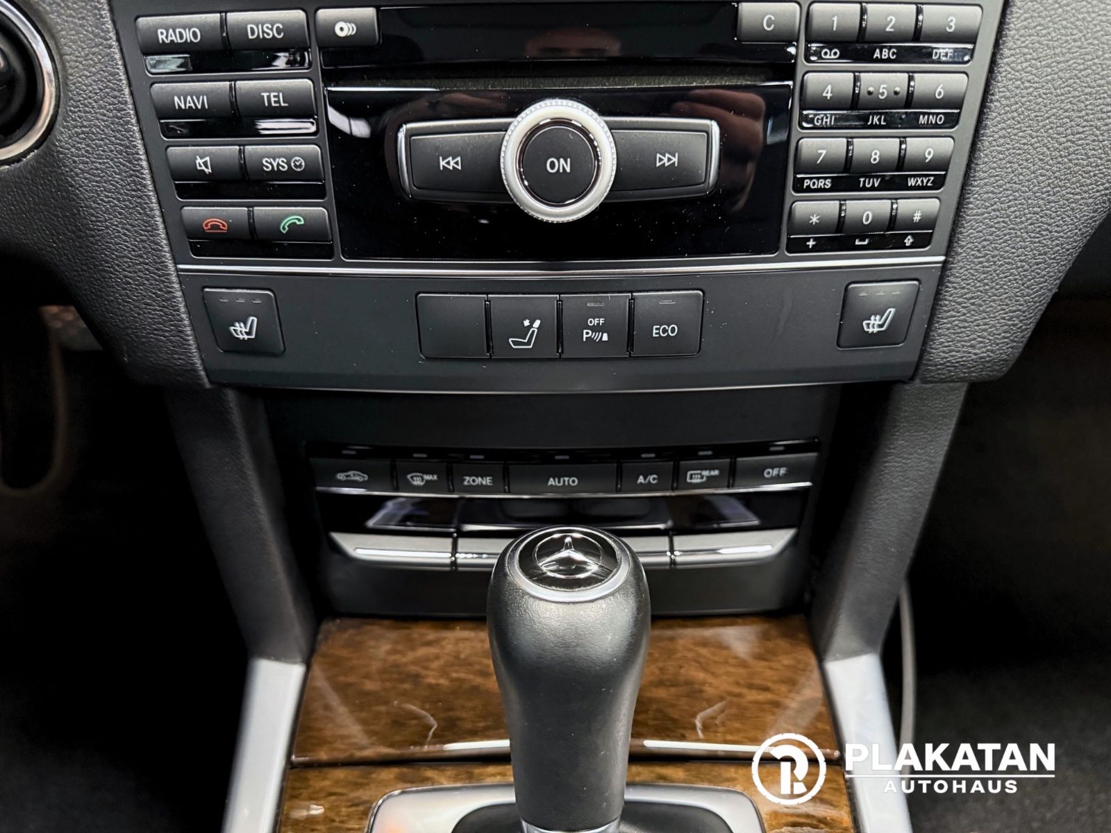 Fahrzeugabbildung Mercedes-Benz E 200 T-Modell Abst-Tempomat Navi MB-Service