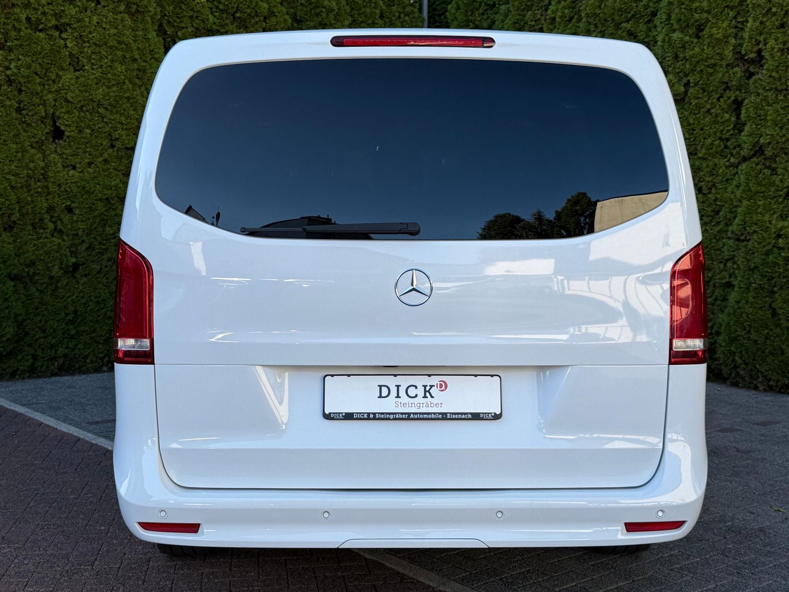 Vehicle illustration Mercedes-Benz V 220 d 9G Long LED+MBUX+DISTR+KAM+SHZ+PARK+7Si