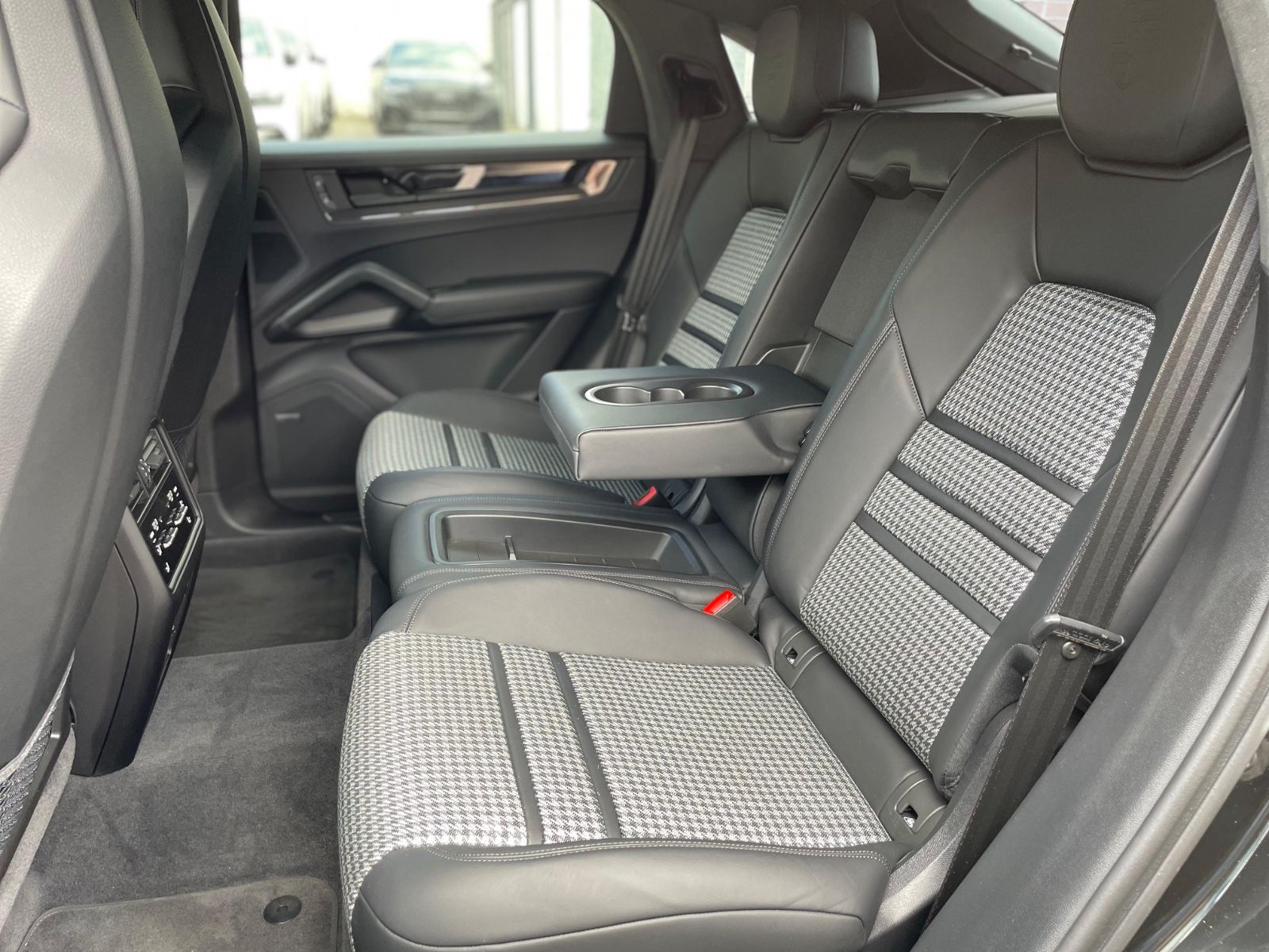 Fahrzeugabbildung Porsche Cayenne GTS Coupé Leichtbau|ACC|HUD|PASM|3.Displ