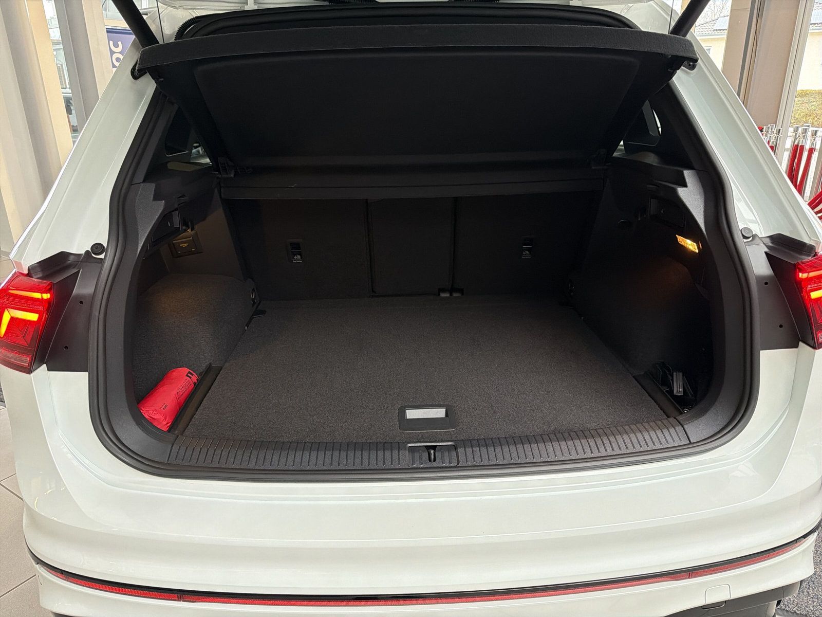 Tiguan R 4M Navi PANO Harman Akrapovic R