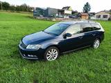 Volkswagen Passat 2.0 TDI Highline Xenon AHK Alu17 Navi-VW - Volkswagen Passat aus 2011: Kombi, Highline