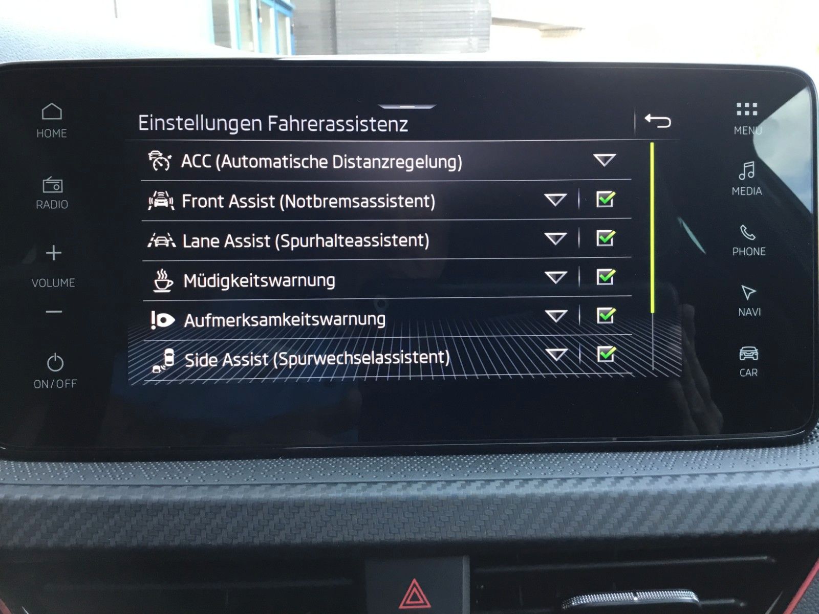Fahrzeugabbildung SKODA Kamiq 1.5 TSI DSG Monte Carlo+AHK+Navi+Kamera