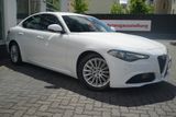 Alfa Romeo Giulia 2.2 JTDM Basis Bi-Xenon Navi Totwinkel - Alfa Romeo: Jtd