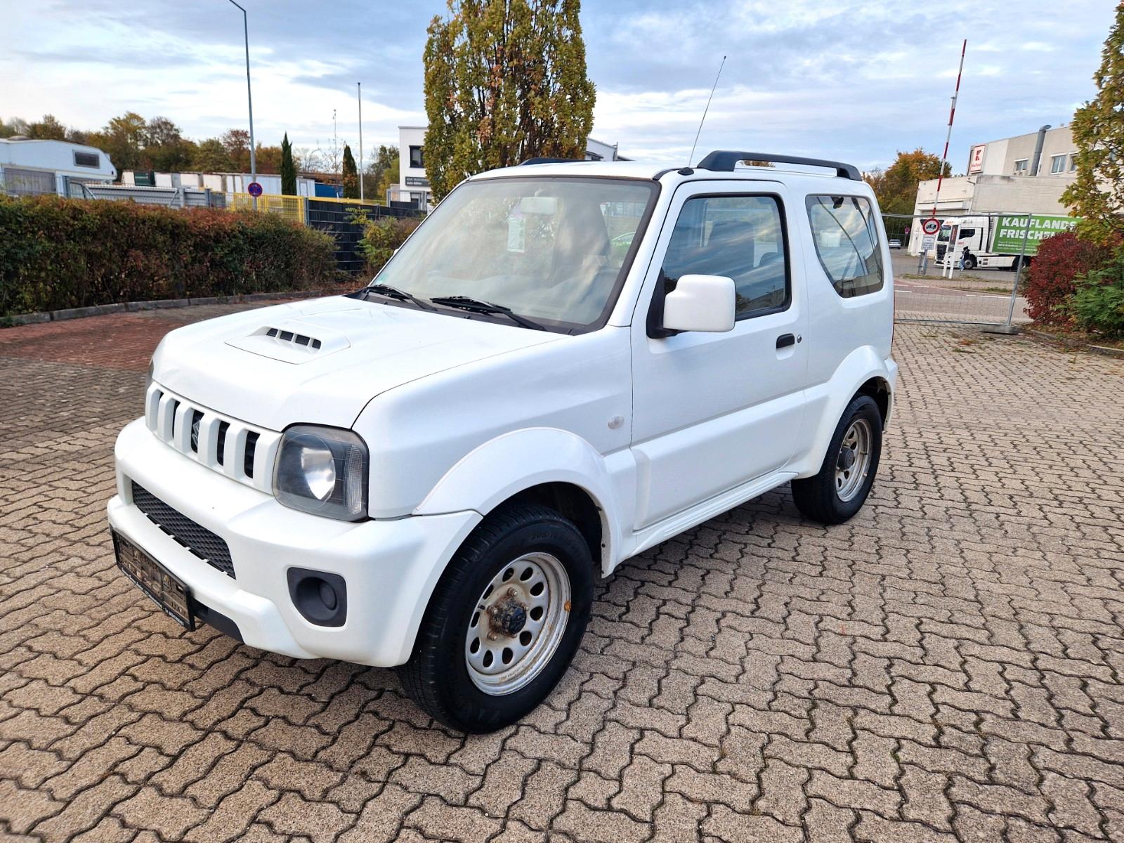 Suzuki Jimny 2015 — rear view
