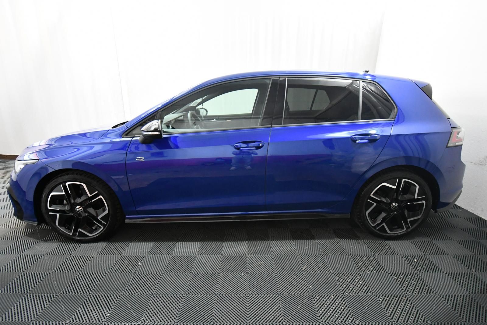 Volkswagen Golf VIII Lim. 2.0 TDI R-Line, Black Style, Lede imagem 2