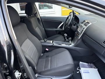 Toyota Avensis - 8