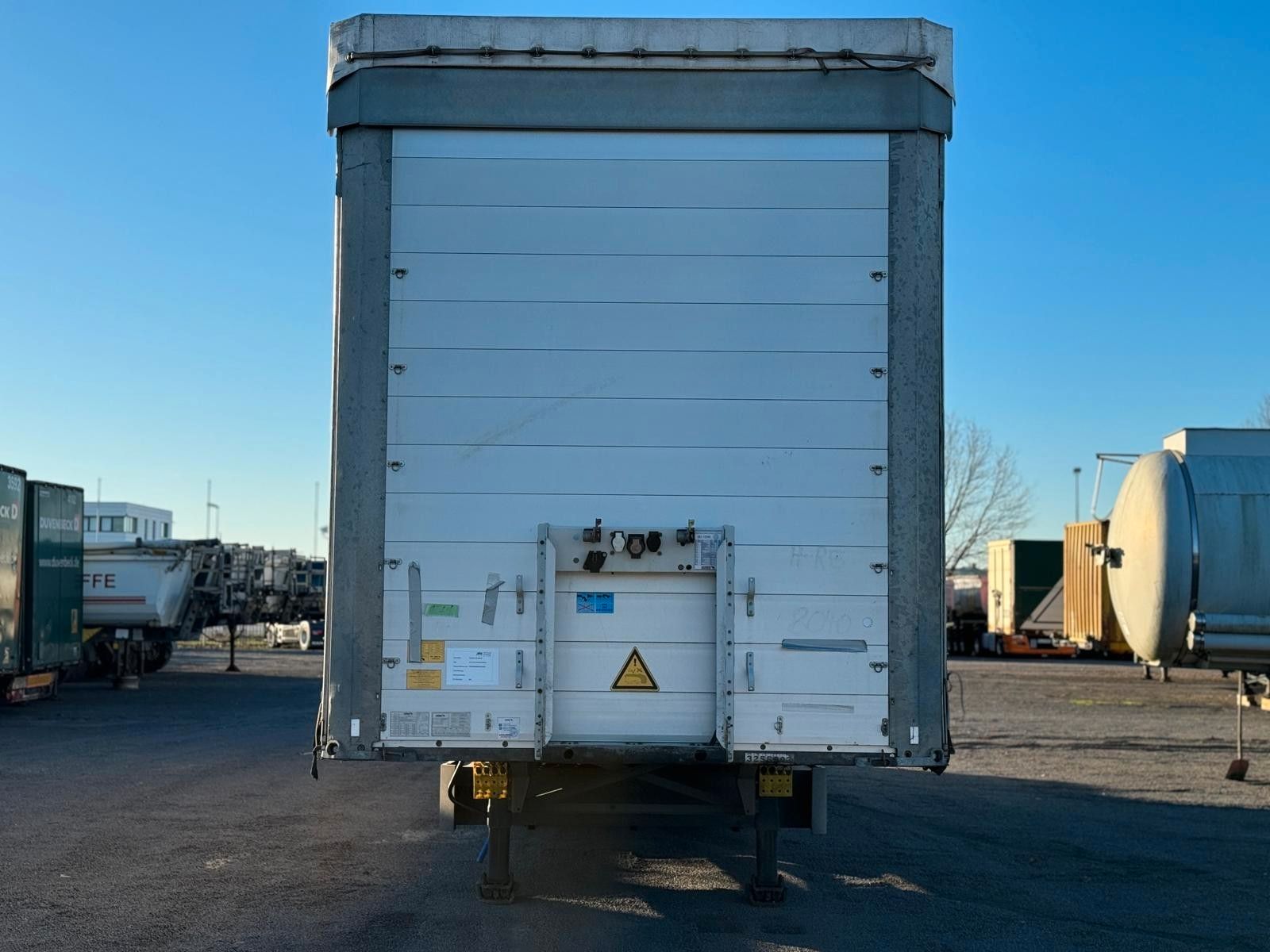 Fahrzeugabbildung Schmitz Cargobull SCS 24/L Plane&Spriegel Mega Edscha