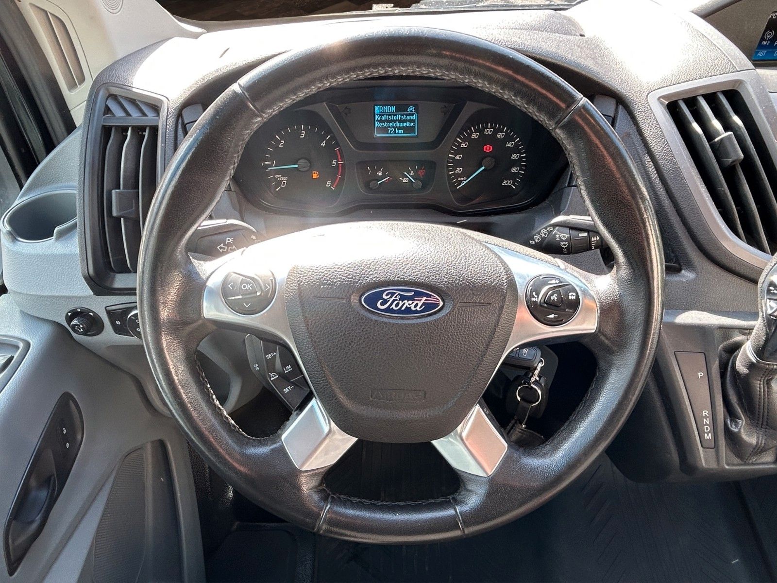 Fahrzeugabbildung Ford Transit 350 L2 Trend 9 Sitzer/Kamara/Automtik/