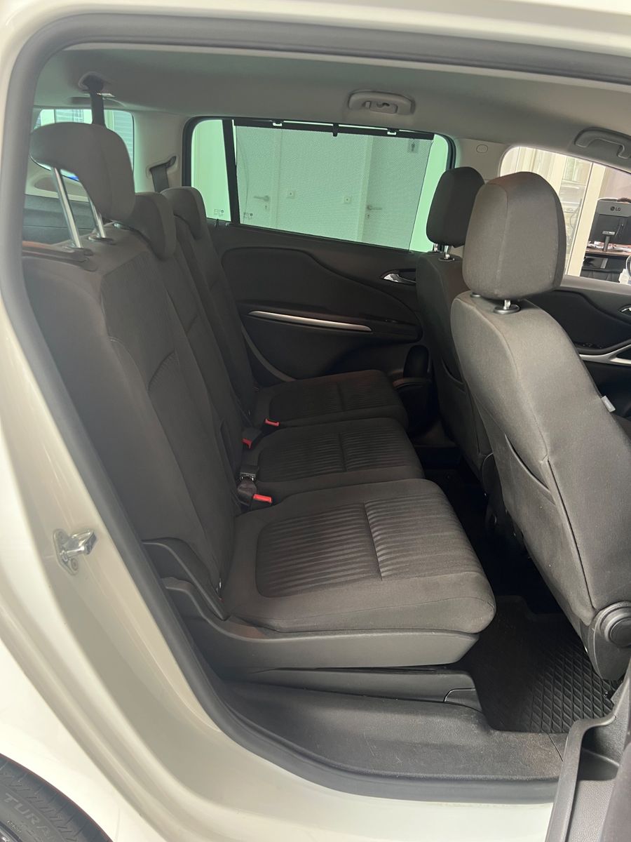 Fahrzeugabbildung Opel Zafira C Active * 7.SITZER * AUTOMATIK *