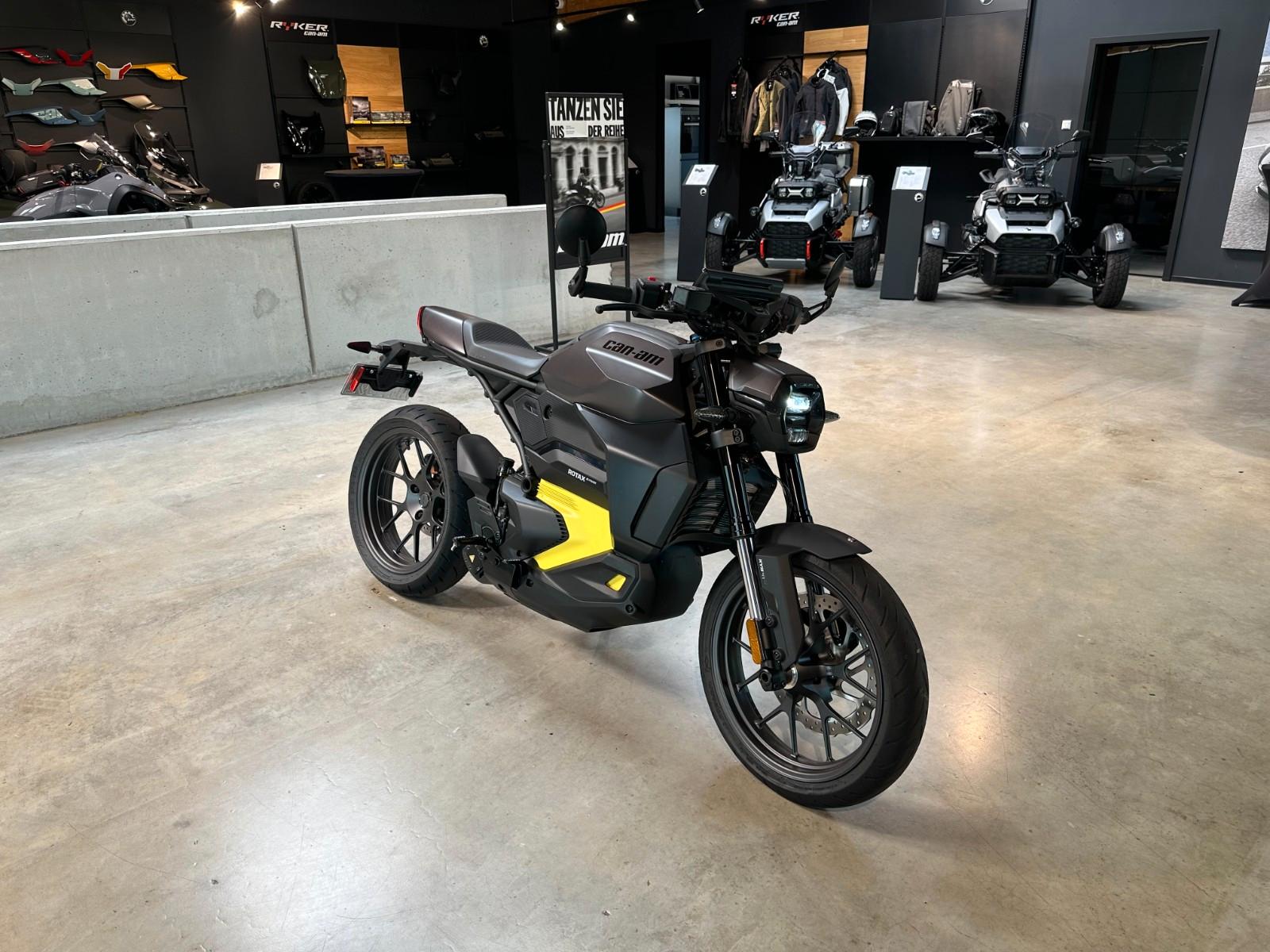 Can-Am Pulse STD 35 KW Carbon Black 2025