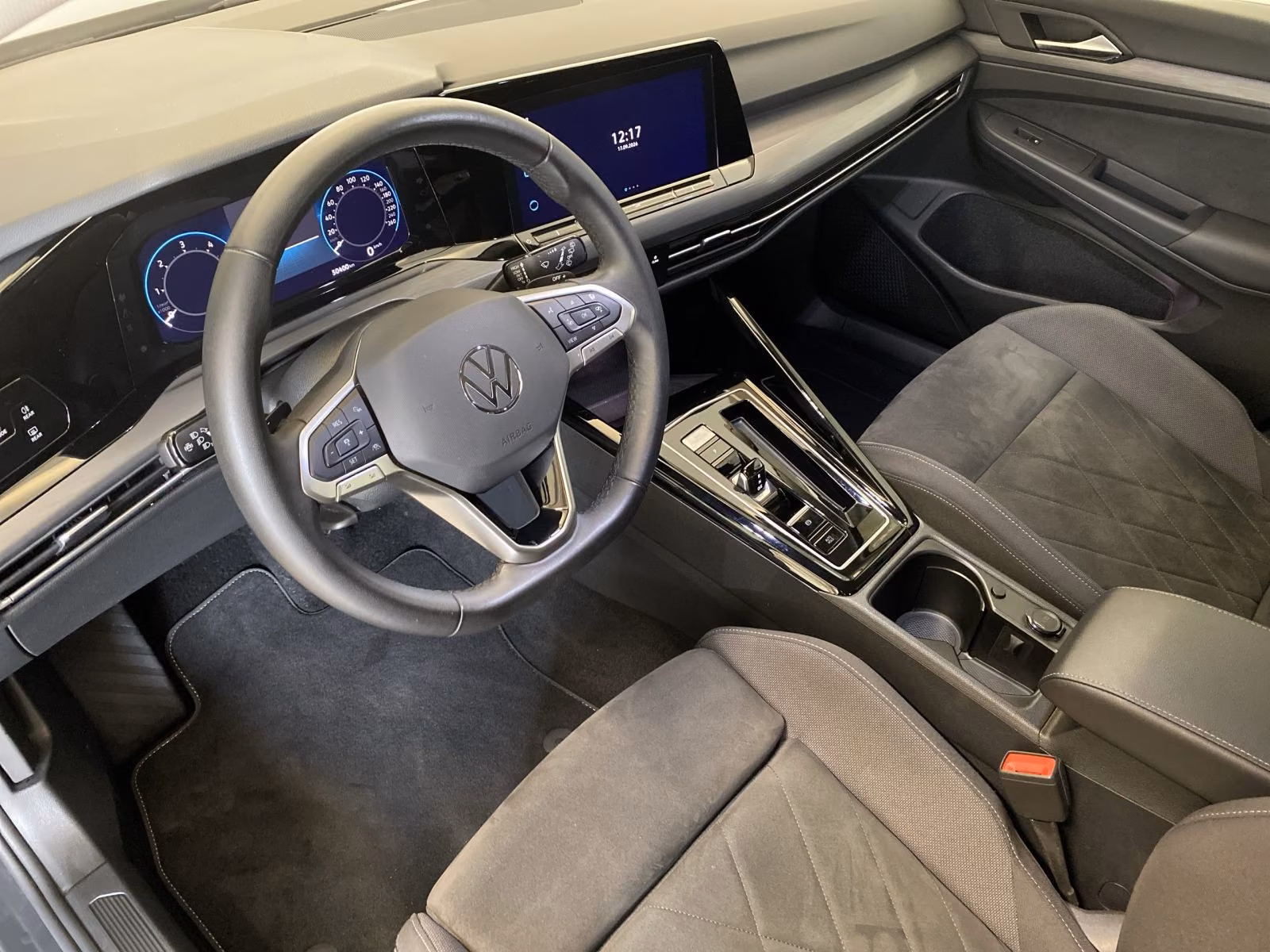 Volkswagen Golf VIII 2.0 TDI Style *DSG*ACC*PDC*Navi*RFK