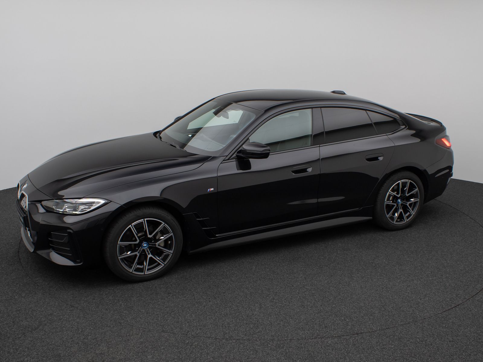 Fahrzeugabbildung BMW i4 eD40 M Sport Kamera DAB H/K Komfort 18Zoll