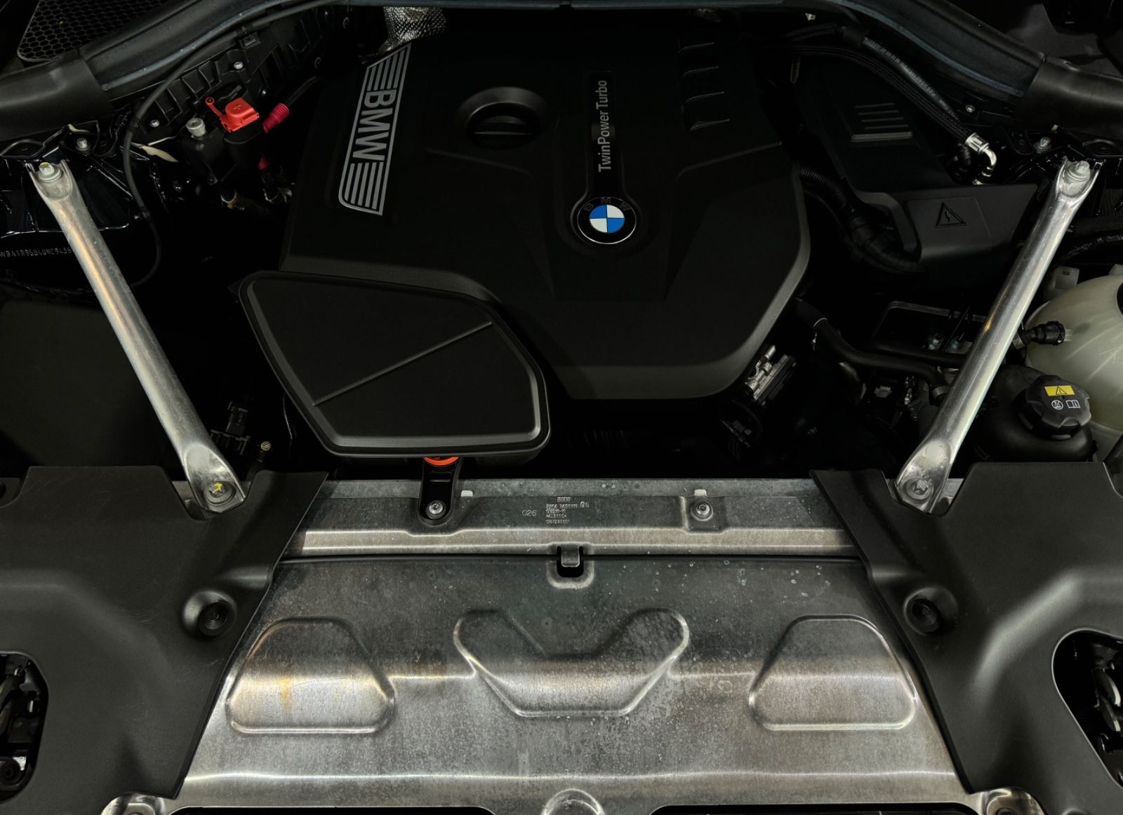 Fahrzeugabbildung BMW X3 xD30i M Sport Kamera HUD Komfort Alarm AHK