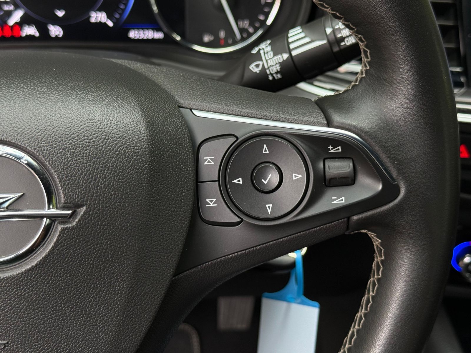 Fahrzeugabbildung Opel Insignia 2.0CDTI Aut. Elegance ILUX+NAV+KAM+CARP
