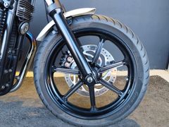 TRIUMPH Bonneville Thruxton Umbau +++ HIGHSIDER + RIZOMA