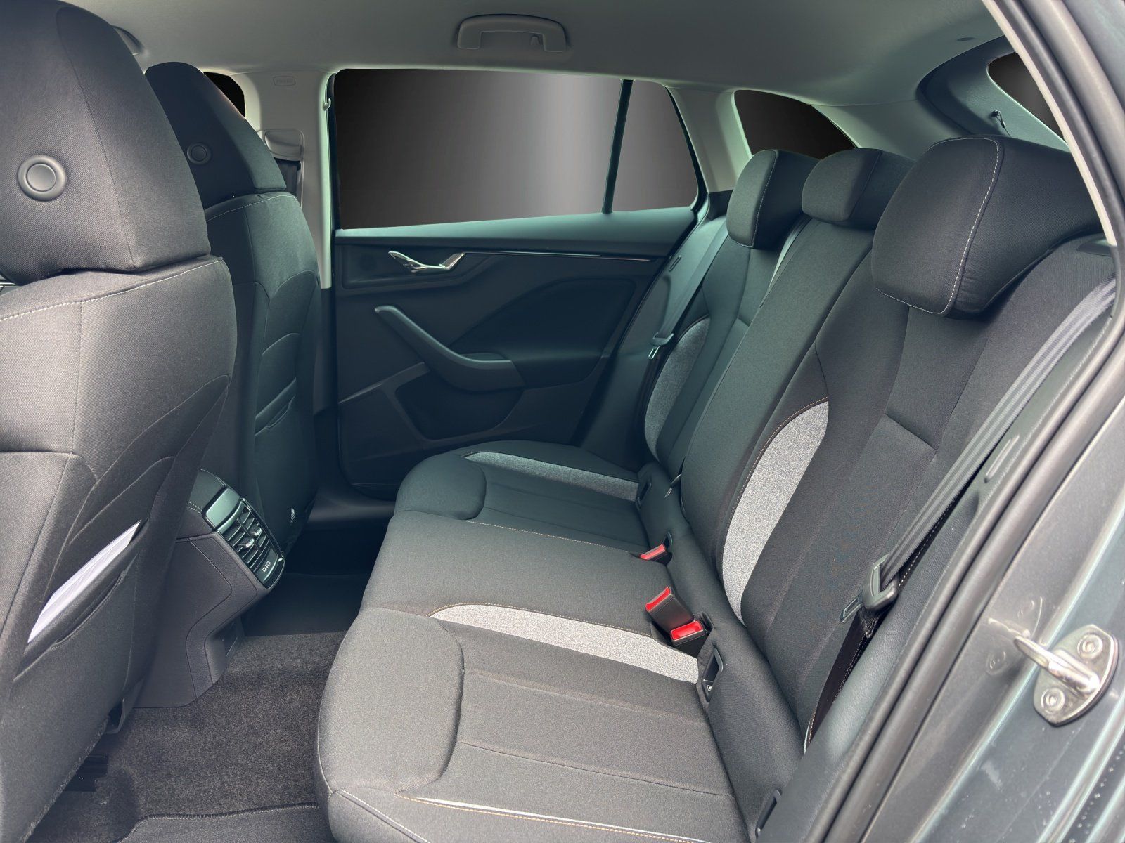 Fahrzeugabbildung SKODA Scala Balance 1,5 TSI DSG KAMERA+ACC+MATRIX-LED