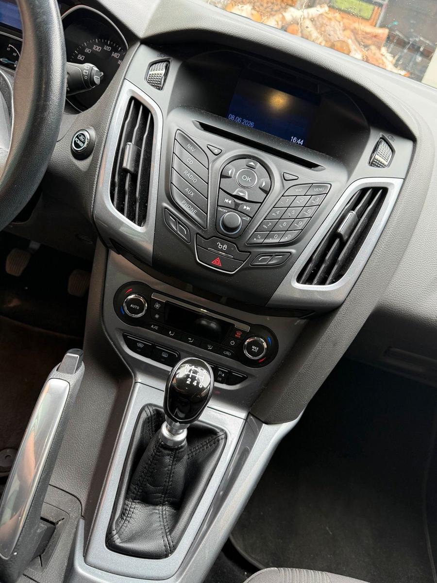 Ford Focus 2011 — photo 6