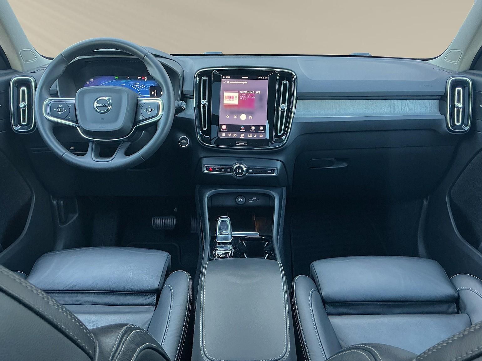 Volvo XC40 B3 DKG Dark LED PANO H&K Apple&Andro RFK foto 13