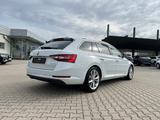 Skoda Superb Combi 2.0 TDI Premium Edition Pano-SD AHK - Skoda Superb: Edition
