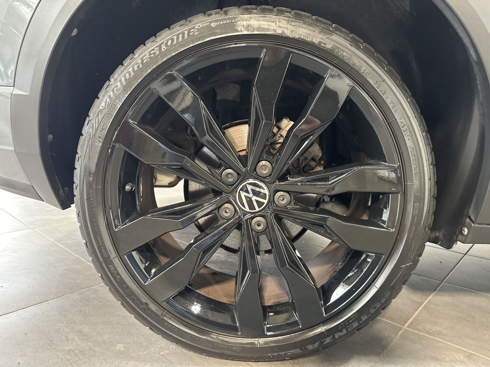 Fahrzeugabbildung Volkswagen T-Roc 1.5 TSI DSG R-Line NAV+LED+ACC+KAMERA+PANO