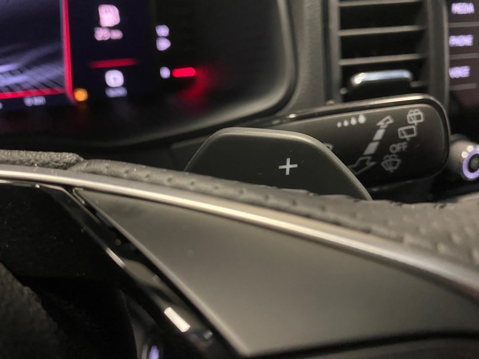 Fahrzeugabbildung SKODA Karoq 1.5 TSI SPORTLINE+5J GA+MATRIX+ACC+360+AHK