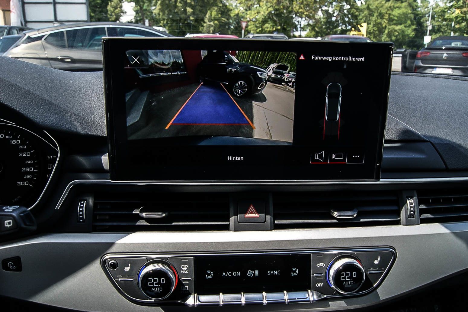Fahrzeugabbildung Audi A4 Avant 45 TDI quattro S line PANORAMA KAMERA L